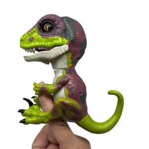 Fingerlings Untamed Razor Raptor‎ Purple Dinosaur Interactive Toy WowWee